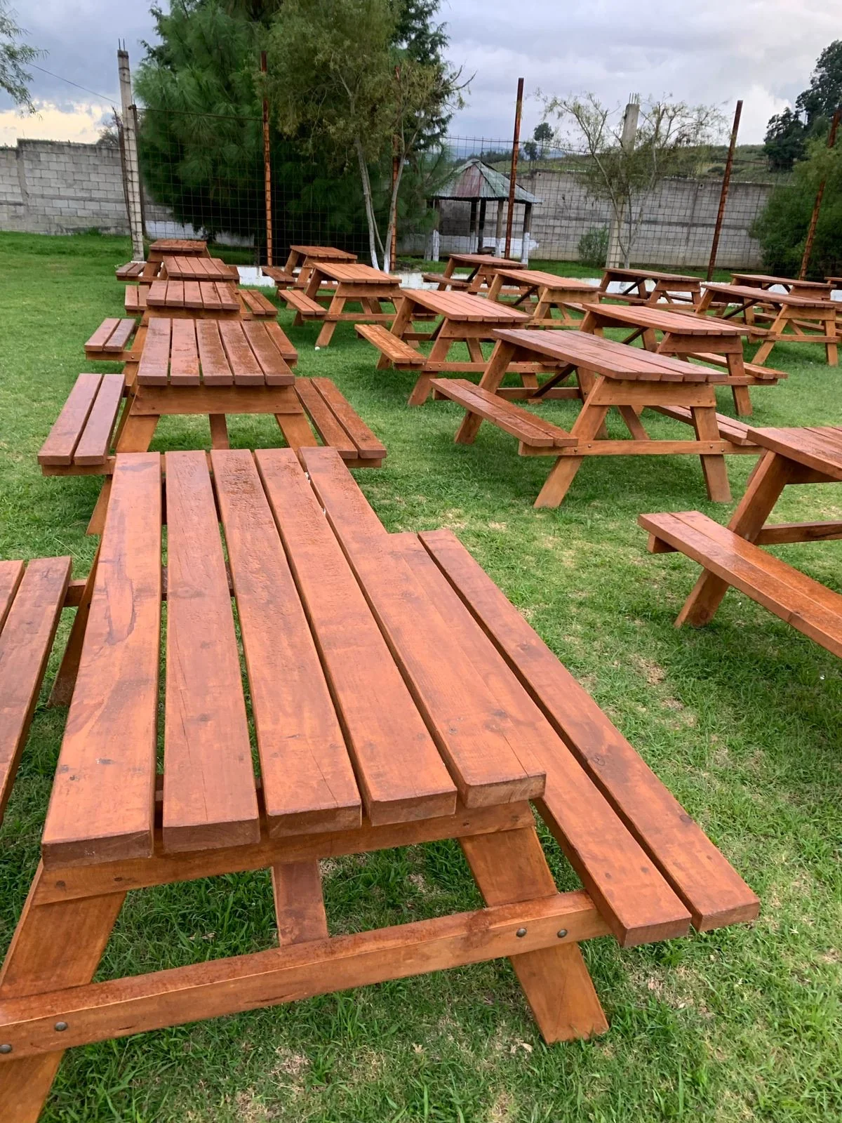 Mesas de picnic fabricadas en madera